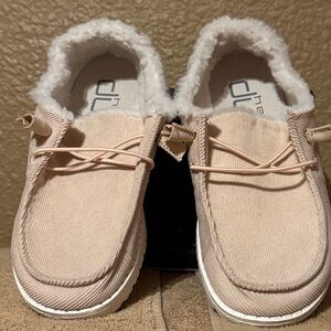 HEY DUDE  CORDUROY CREAM WOMEN'S CASUAL SHOE 6